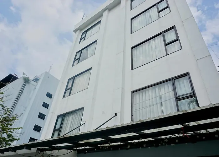 Silom Soi 3 Hash Apartment Hip And Funky With Rooftop View